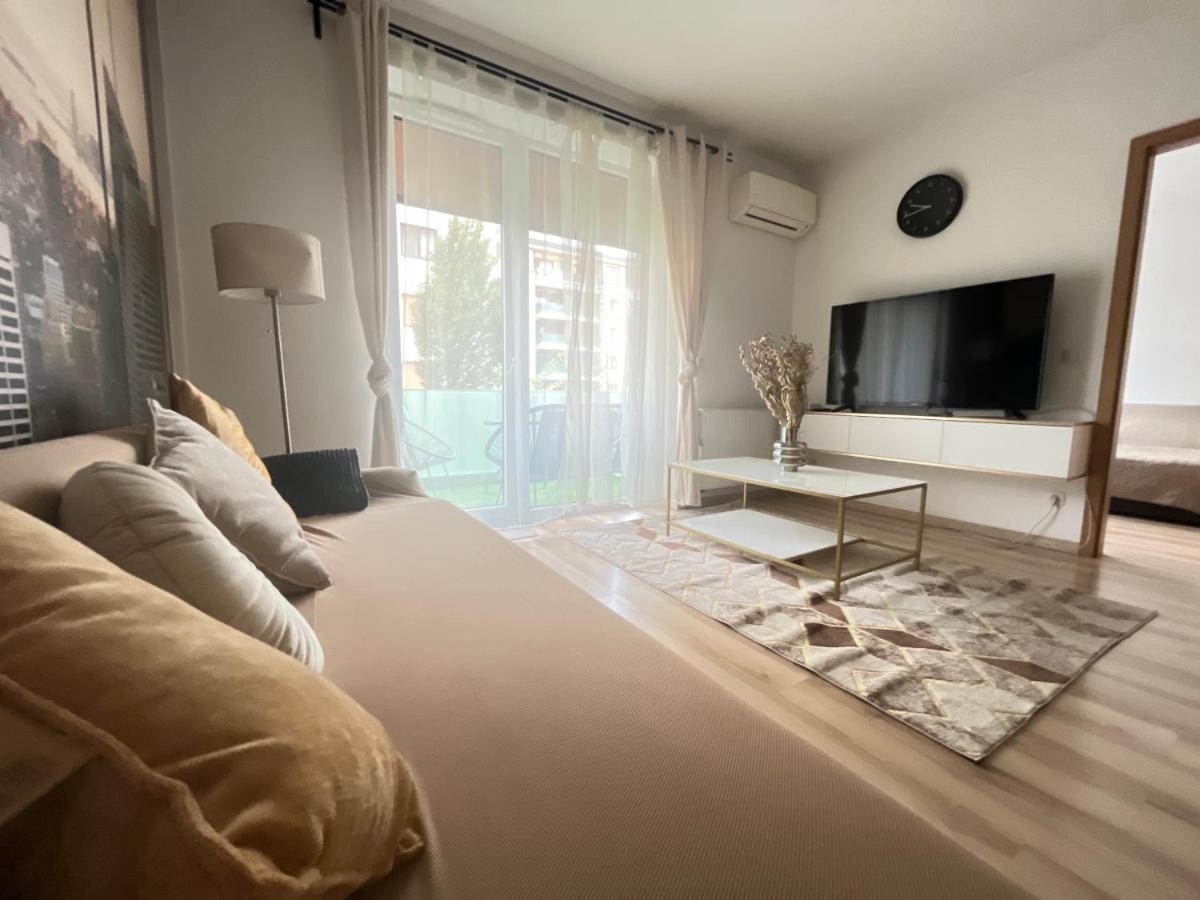 شقة Corvin Promenade Crystal بودابست المظهر الخارجي الصورة