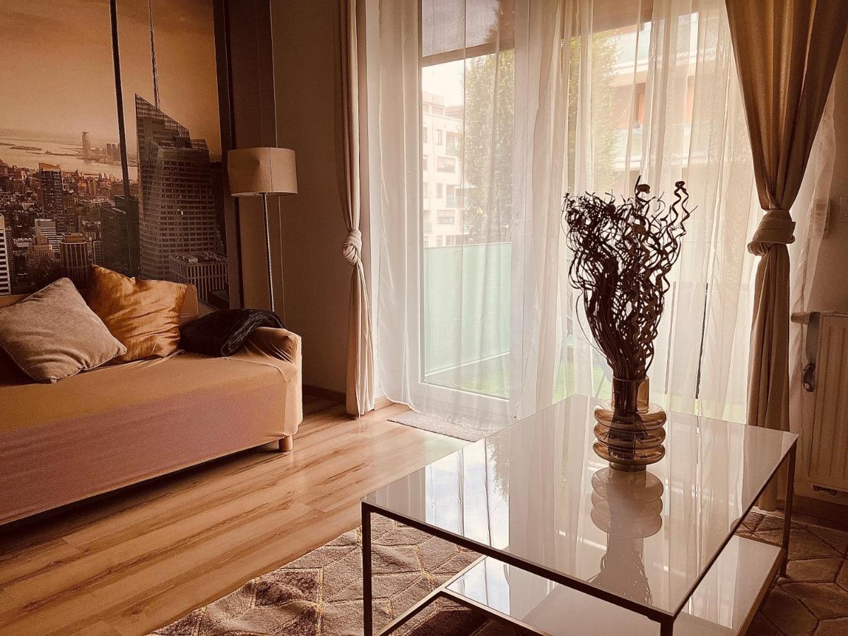 شقة Corvin Promenade Crystal بودابست المظهر الخارجي الصورة
